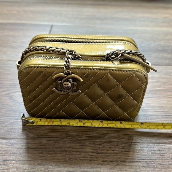CHANEL Mini Coco Boy Camera Bag Patent Antique Gold Color Limited edition - Picture 8 of 10